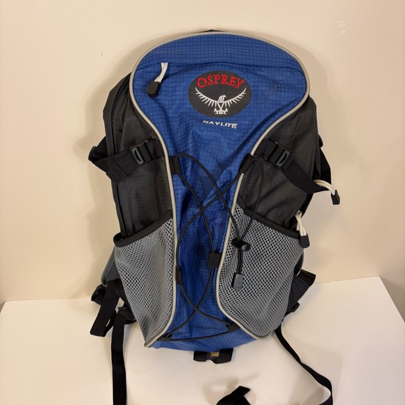 osprey backpack 18x14x8 Daylite Plus Commuter – Lightweight, Everyday Pack with Laptop Sleeve and Water Bottle Pockets – Ideal for Work, School, and Travel with Versatile Storage Options, Black : Sports & Outdoors provides additional security and comfort on the trail Osprey Hikelite 18 Backpack -